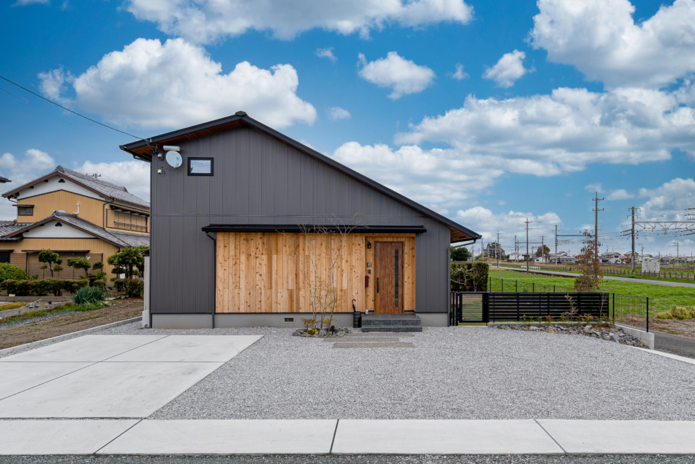 可変性のある間取りが魅力な大屋根の家【規格住宅】 写真